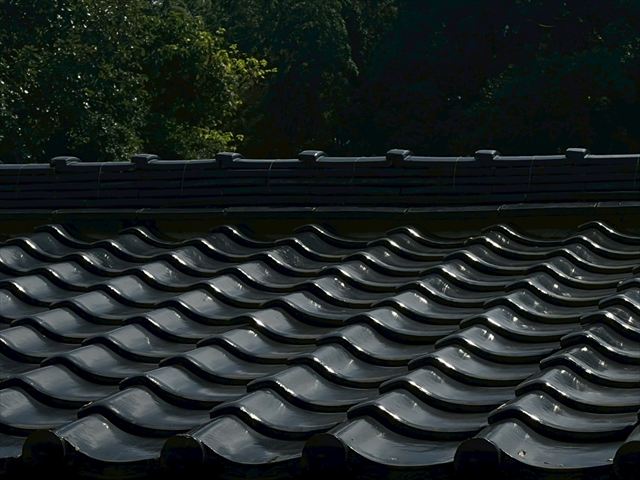 瓦屋根の棟部分